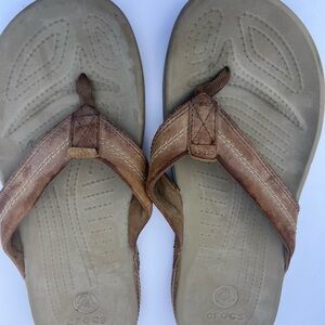 CROCS  men’s Tan Flip Flops size 9